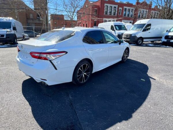 2020 Toyota Camry SE FWD - Image 8